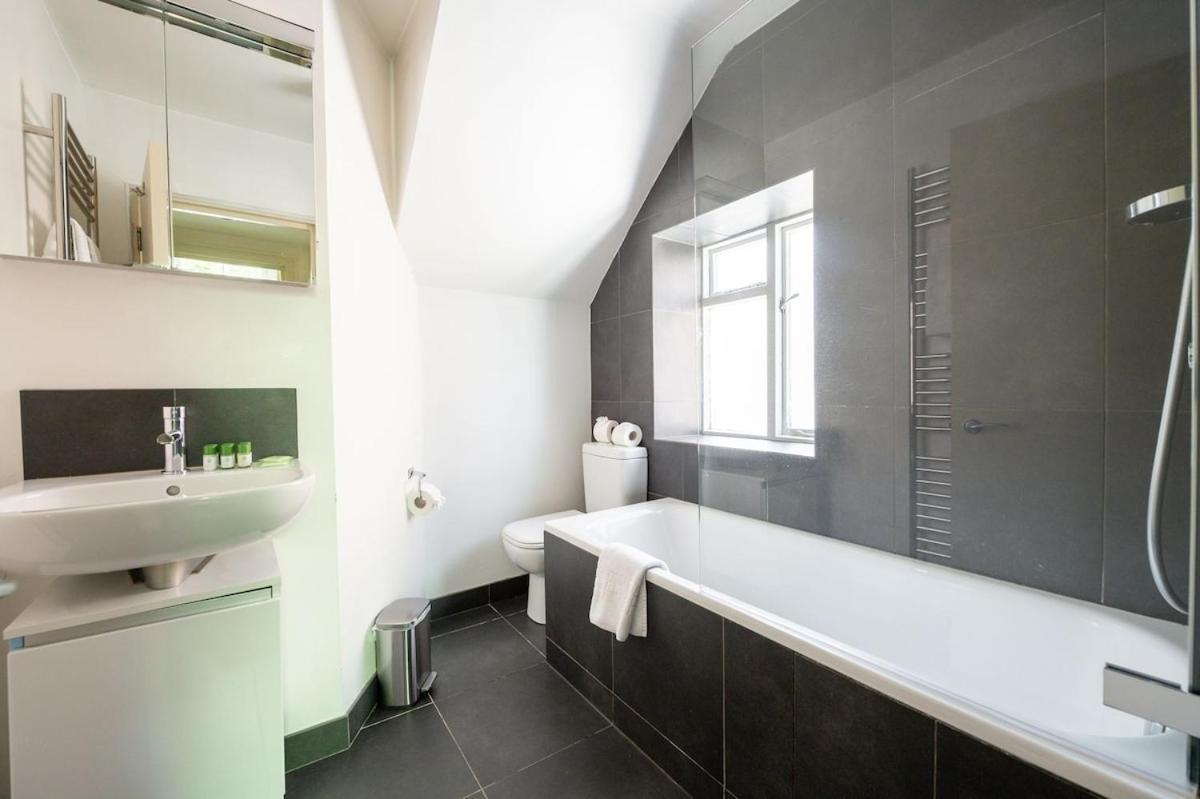 Vesto Two Bedroom Notting Hill Arv *